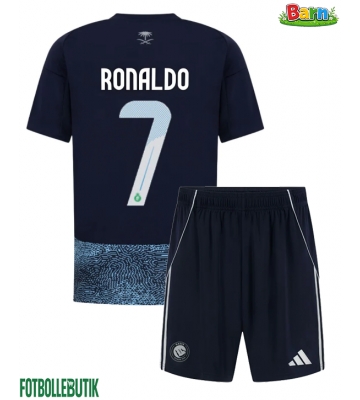 Al-Nassr Cristiano Ronaldo #7 Bortaställ Barn 2025-26 Kortärmad (+ Korta byxor)